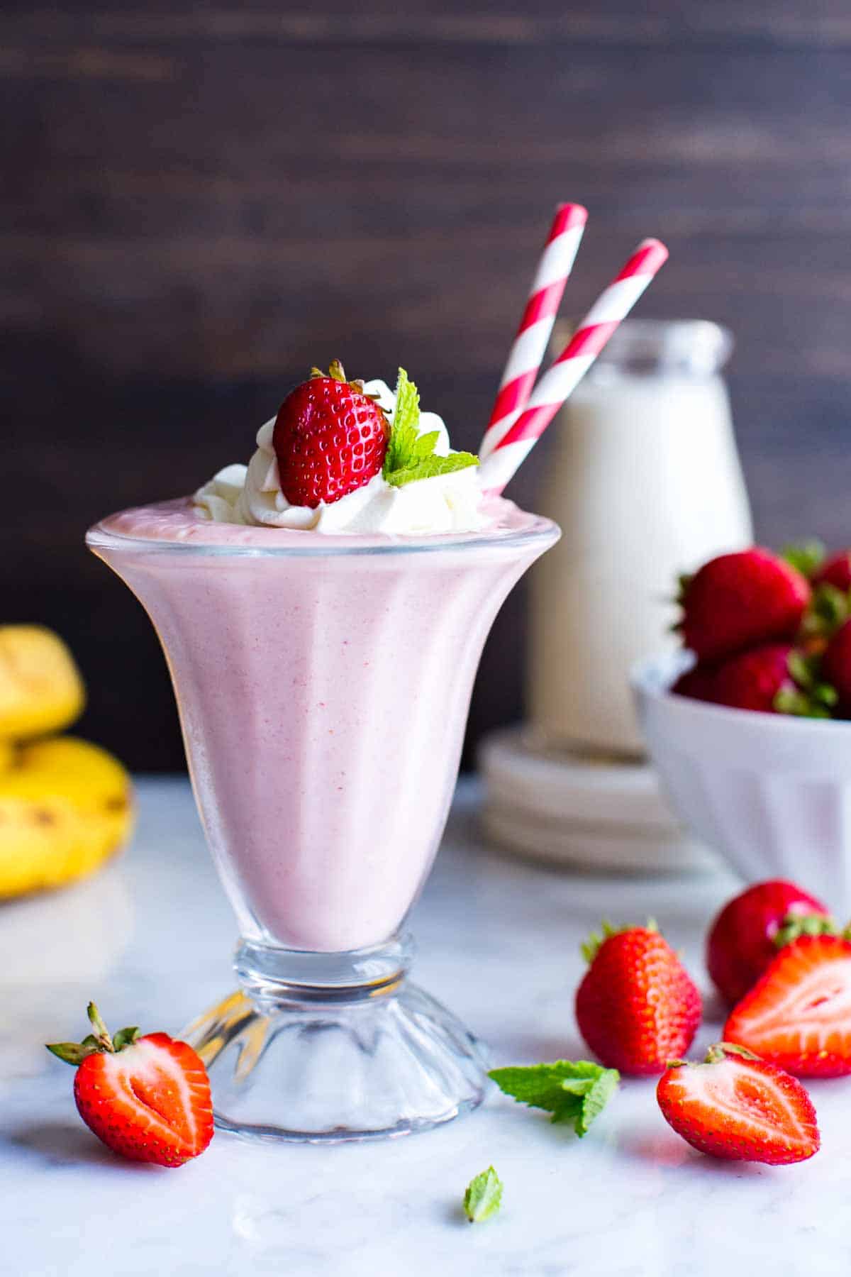 Easy Strawberry Banana Milkshake: Your 5-Minute Creamy Treat